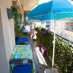 Apartment Chill Out Apartment, 2 Mins From Nice