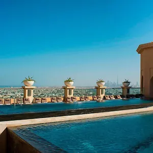 احجز هنا